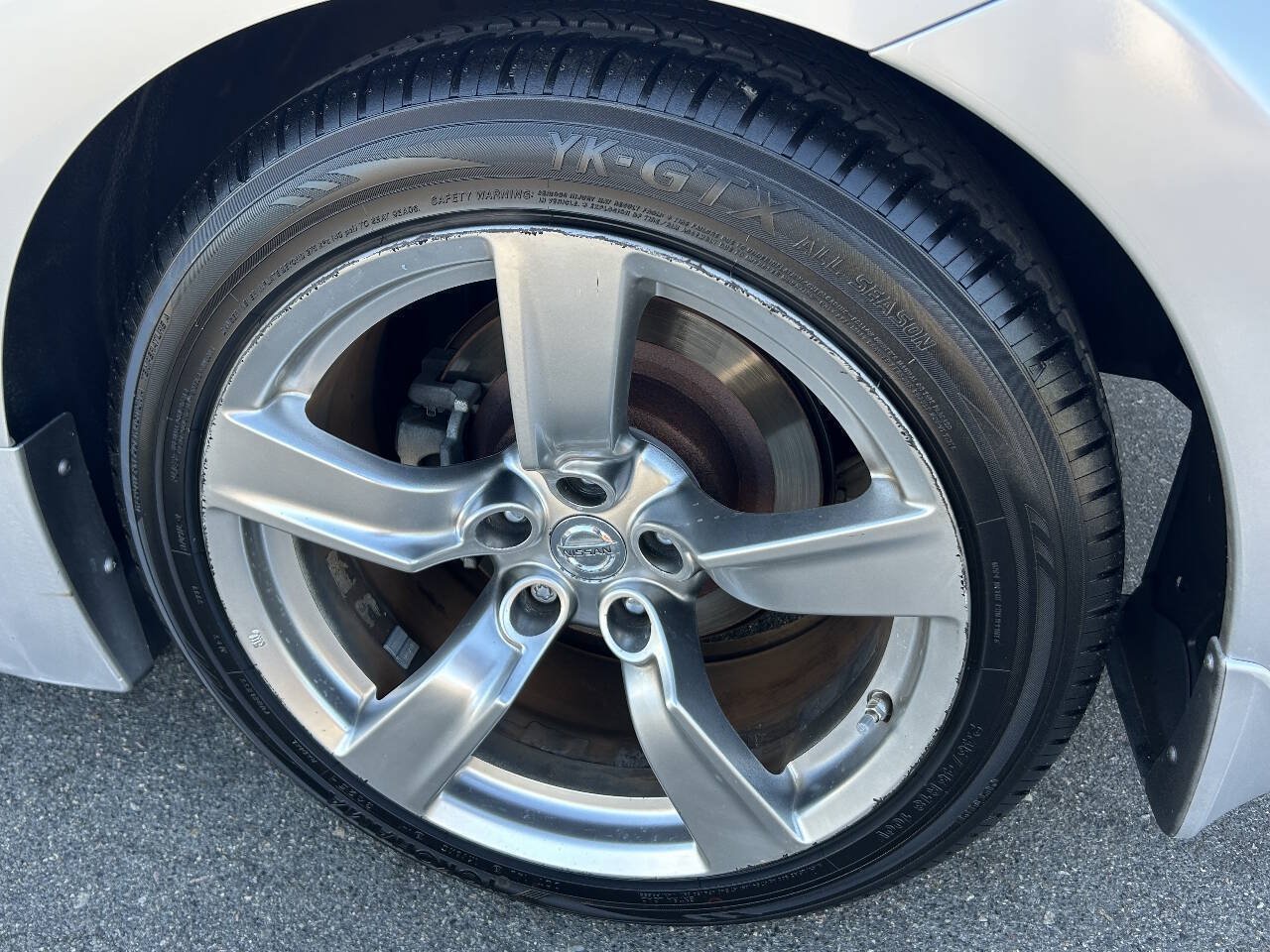 Used 2009 Nissan 370Z Coupe RWD image 16