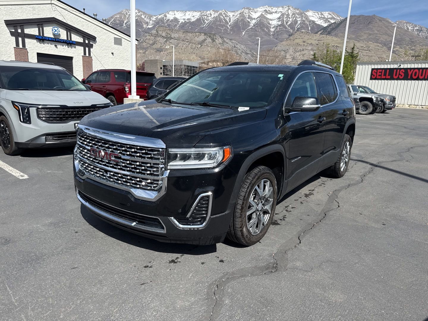 Used 2021 GMC Acadia SLE w/ Driver Convenience Package image 3