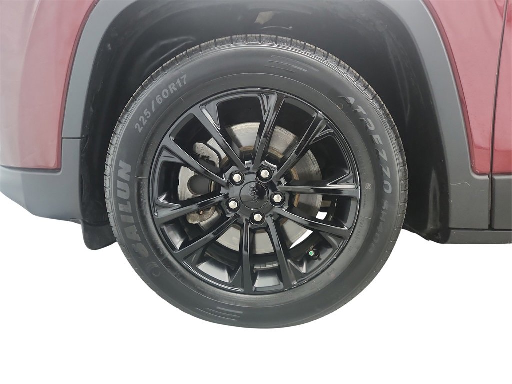 Used 2019 Jeep Cherokee Latitude Plus image 30