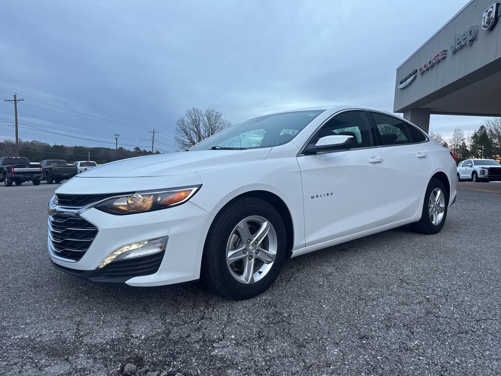 Used 2024 Chevrolet Malibu LT image 2