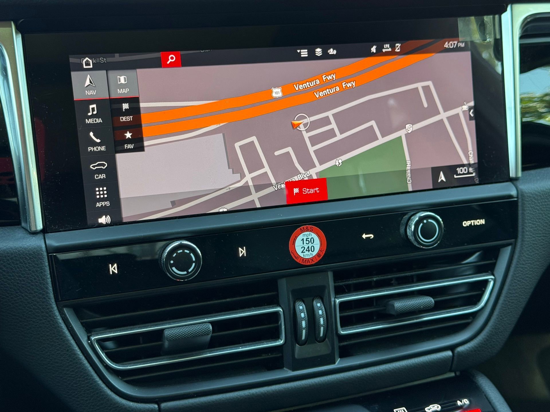 Used 2024 Porsche Macan image 21