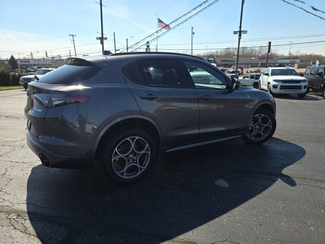 Used 2024 Alfa Romeo Stelvio Ti AWD/4WD image 9