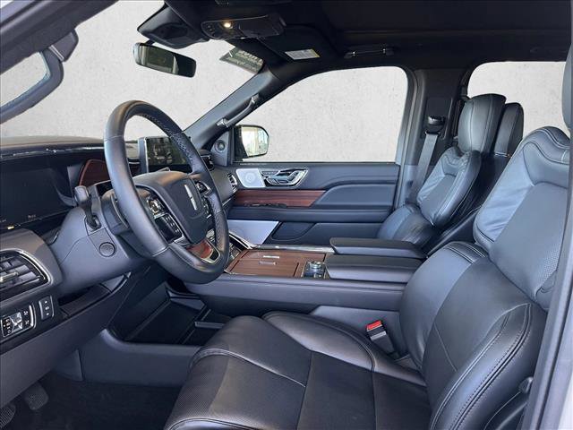 Used 2024 Lincoln Navigator L Reserve image 9