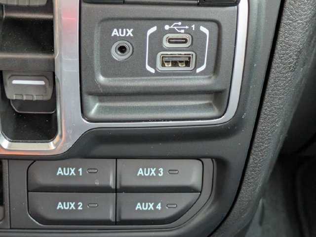Certified 2025 Jeep Gladiator Overland AWD/4WD image 23