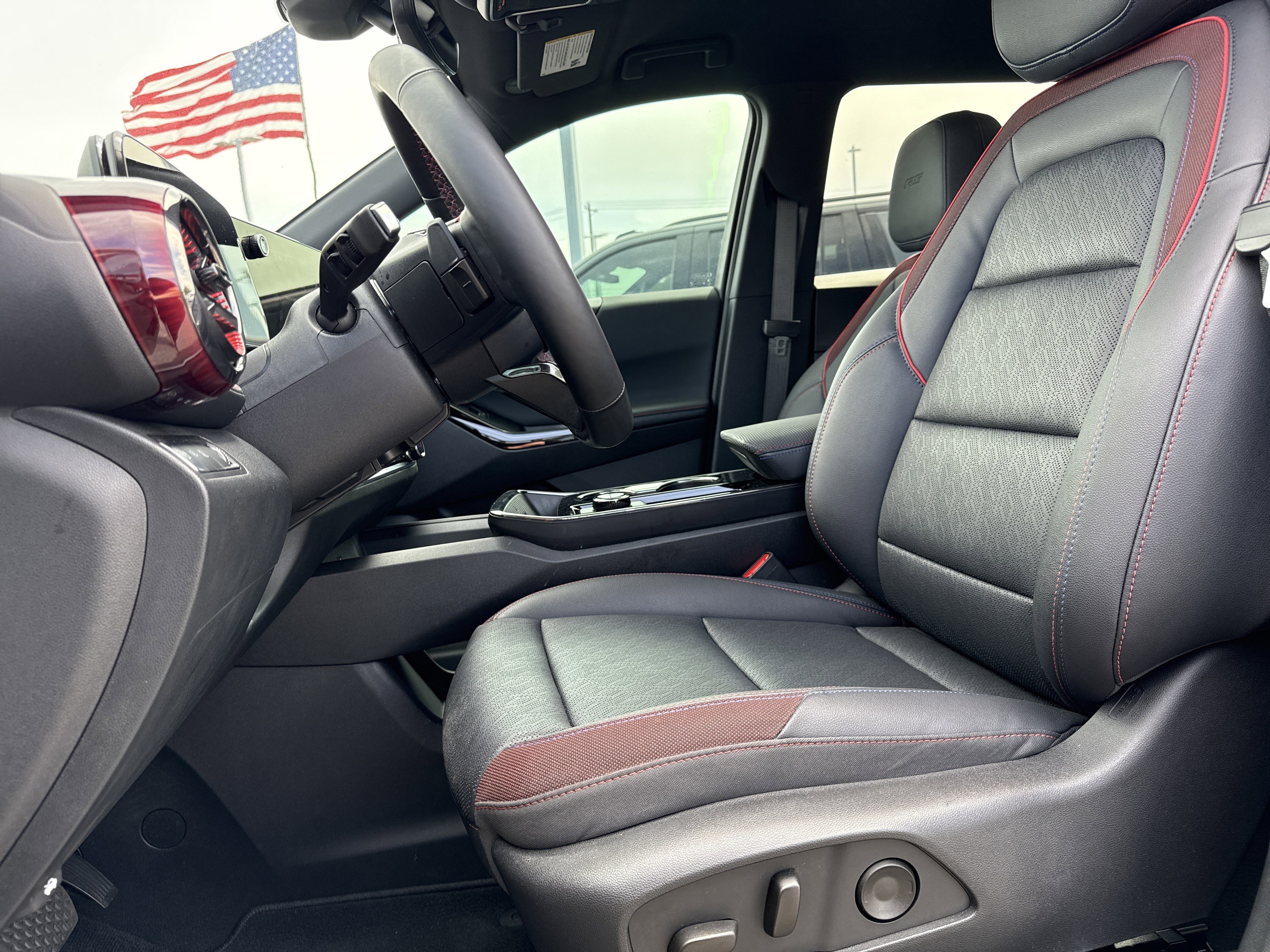 Used 2025 Chevrolet Equinox RS w/ Safety and Technology Package FWD image 16