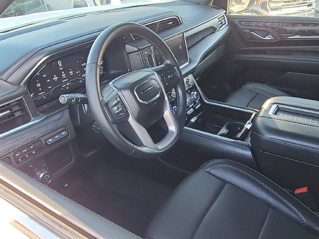 Used 2023 GMC Yukon Denali AWD/4WD image 10