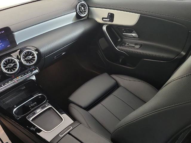 Used 2025 Mercedes-Benz CLA 250 image 11