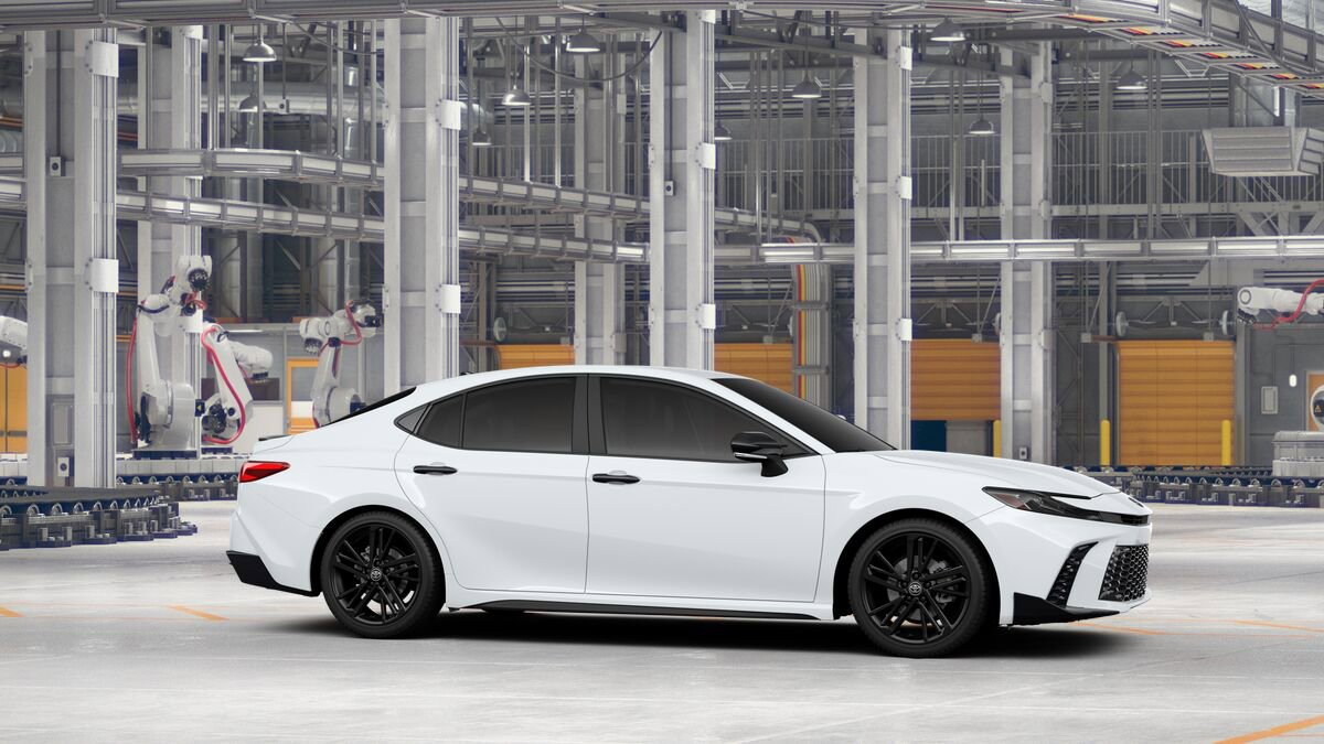 New 2026 Toyota Camry Hybrid FWD image 16