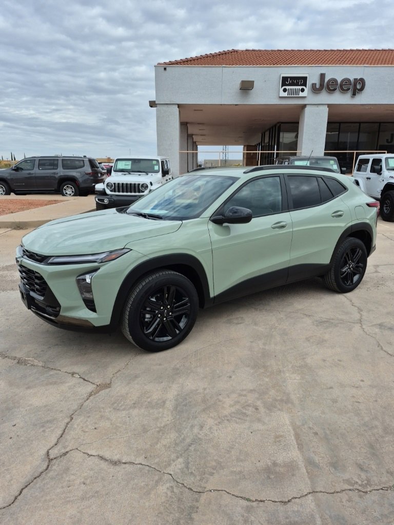 Used 2025 Chevrolet Trax ACTIV w/ Driver Confidence Package image 1