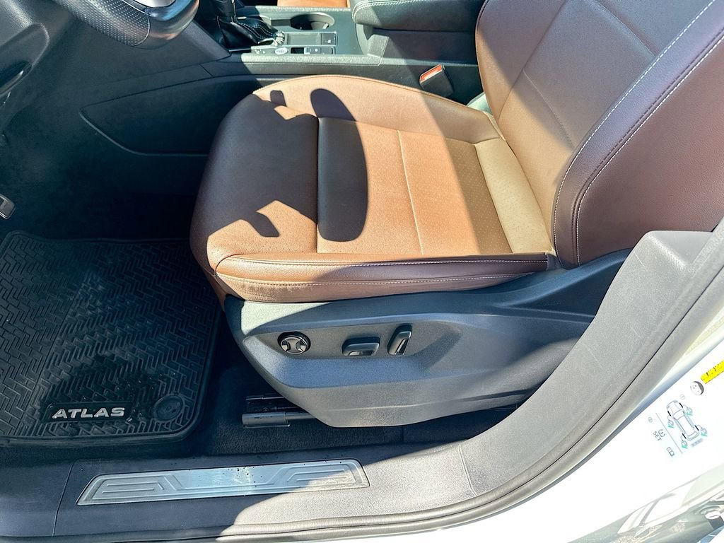 Used 2021 Volkswagen Atlas SE w/ Panoramic Sunroof Package FWD image 9