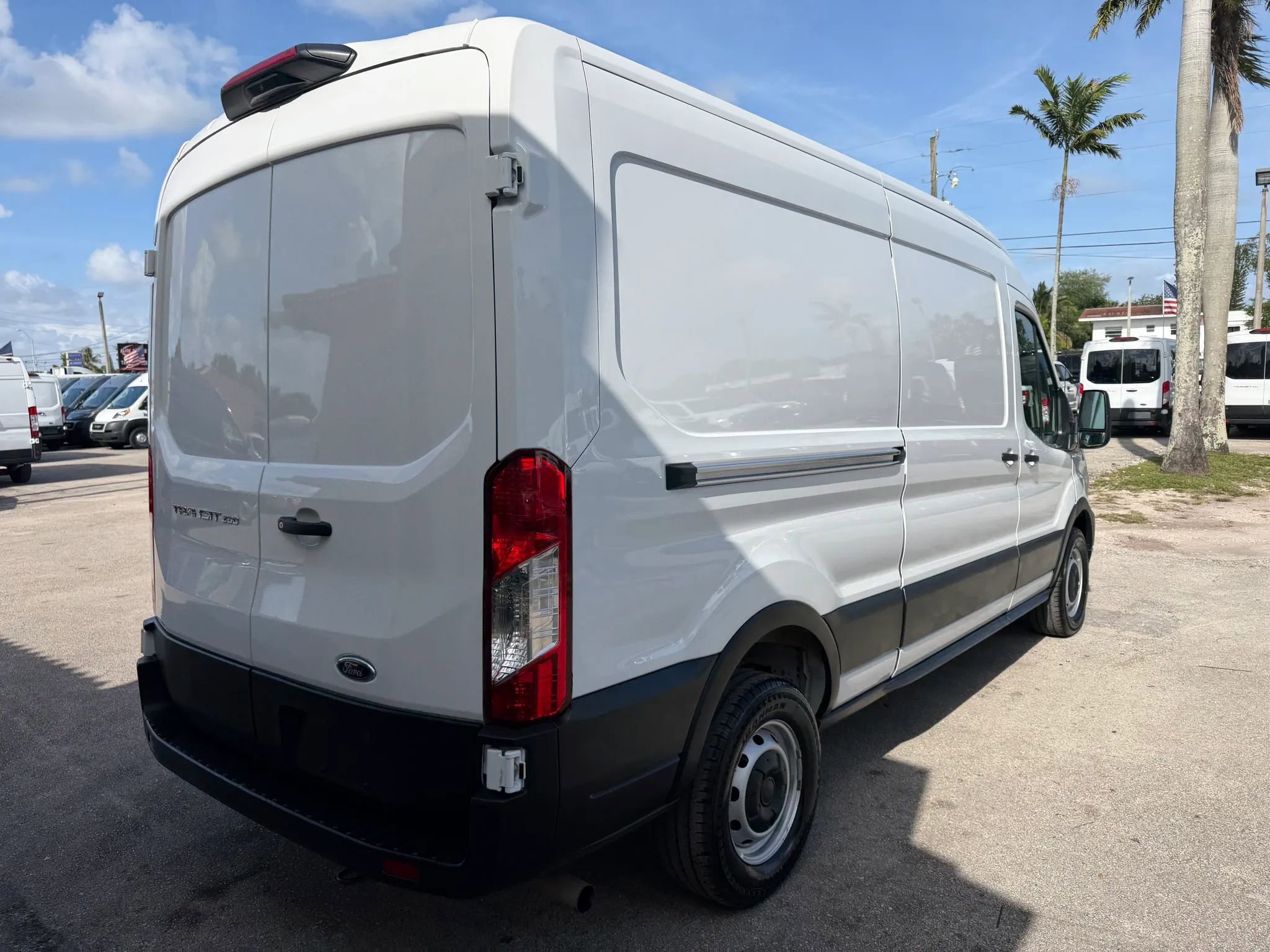 Used 2025 Ford Transit 250 148 Medium Roof image 7