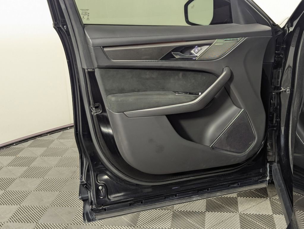 Used 2022 Jaguar F-PACE SVR image 84