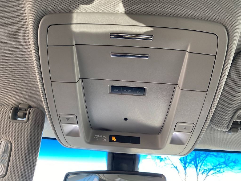 Used 2018 GMC Yukon SLE image 23