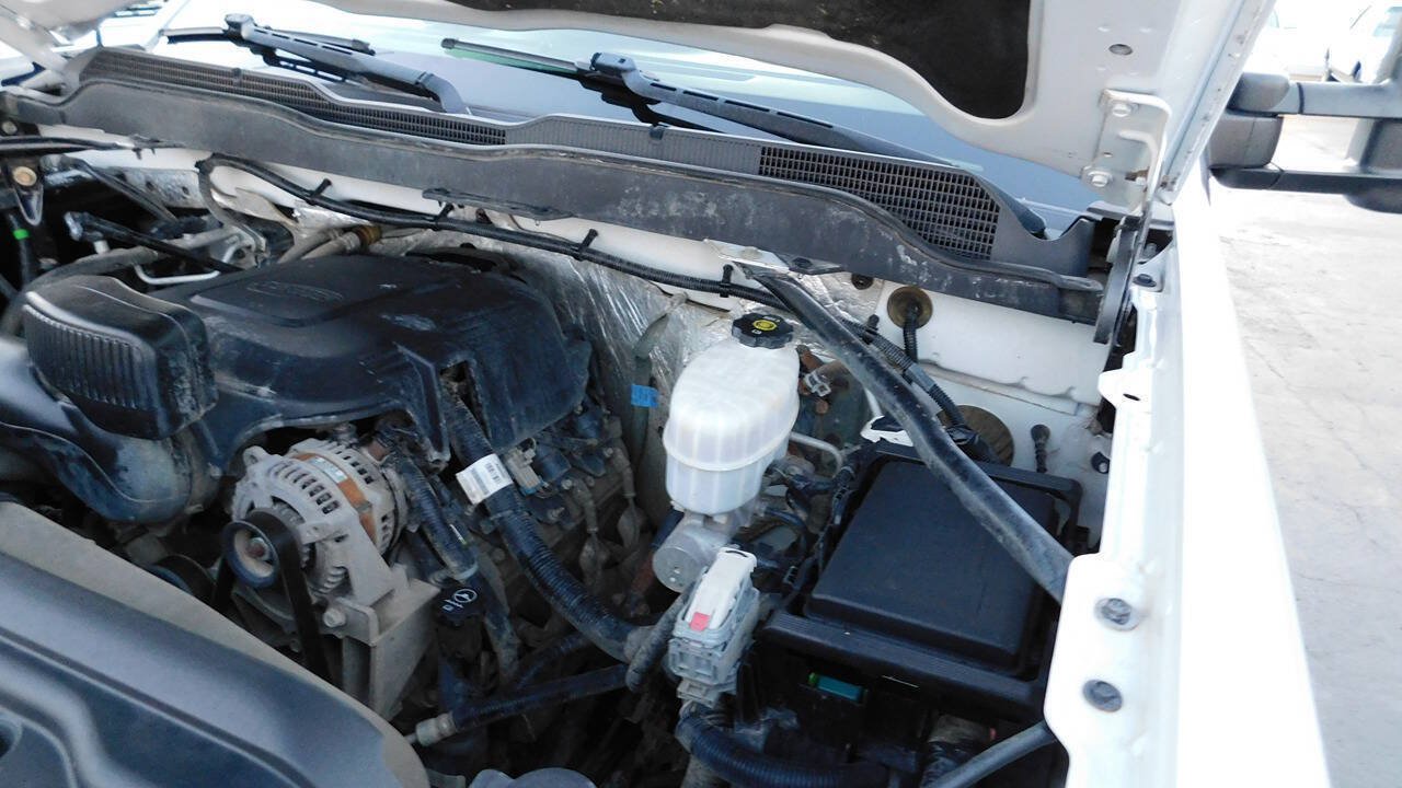 Used 2018 Chevrolet Silverado 2500 W/T AWD/4WD image 26