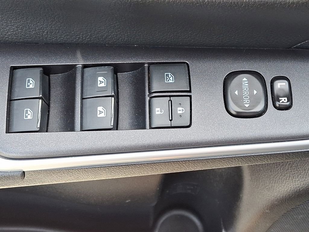 Used 2015 Toyota Camry LE image 25