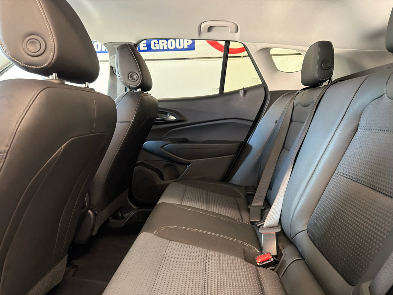 Used 2025 Chevrolet Trax LT w/ LT Convenience Package image 19