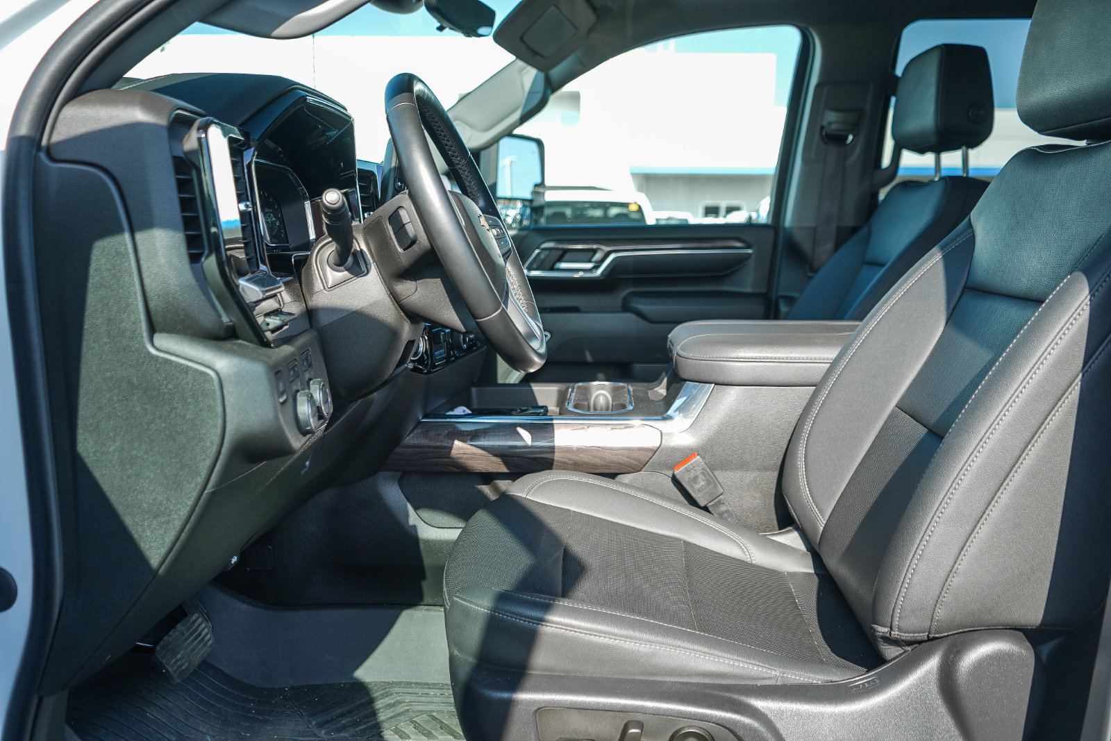 Used 2024 Chevrolet Silverado 2500 LTZ w/ LTZ Premium Package AWD/4WD image 12