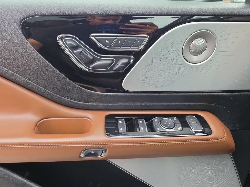 Used 2020 Lincoln Aviator Grand Touring w/ Equipment Group 302A AWD/4WD image 20