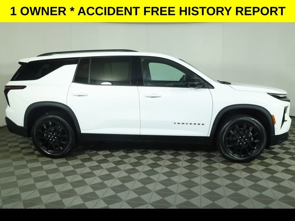 Used 2024 Chevrolet Traverse LT w/ Enhanced Driving Package image 2