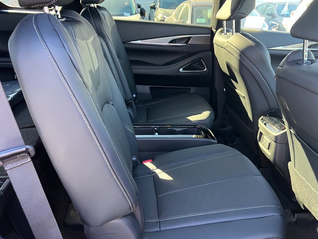 New 2027 INFINITI QX60 Luxe w/ Family Package FWD image 17