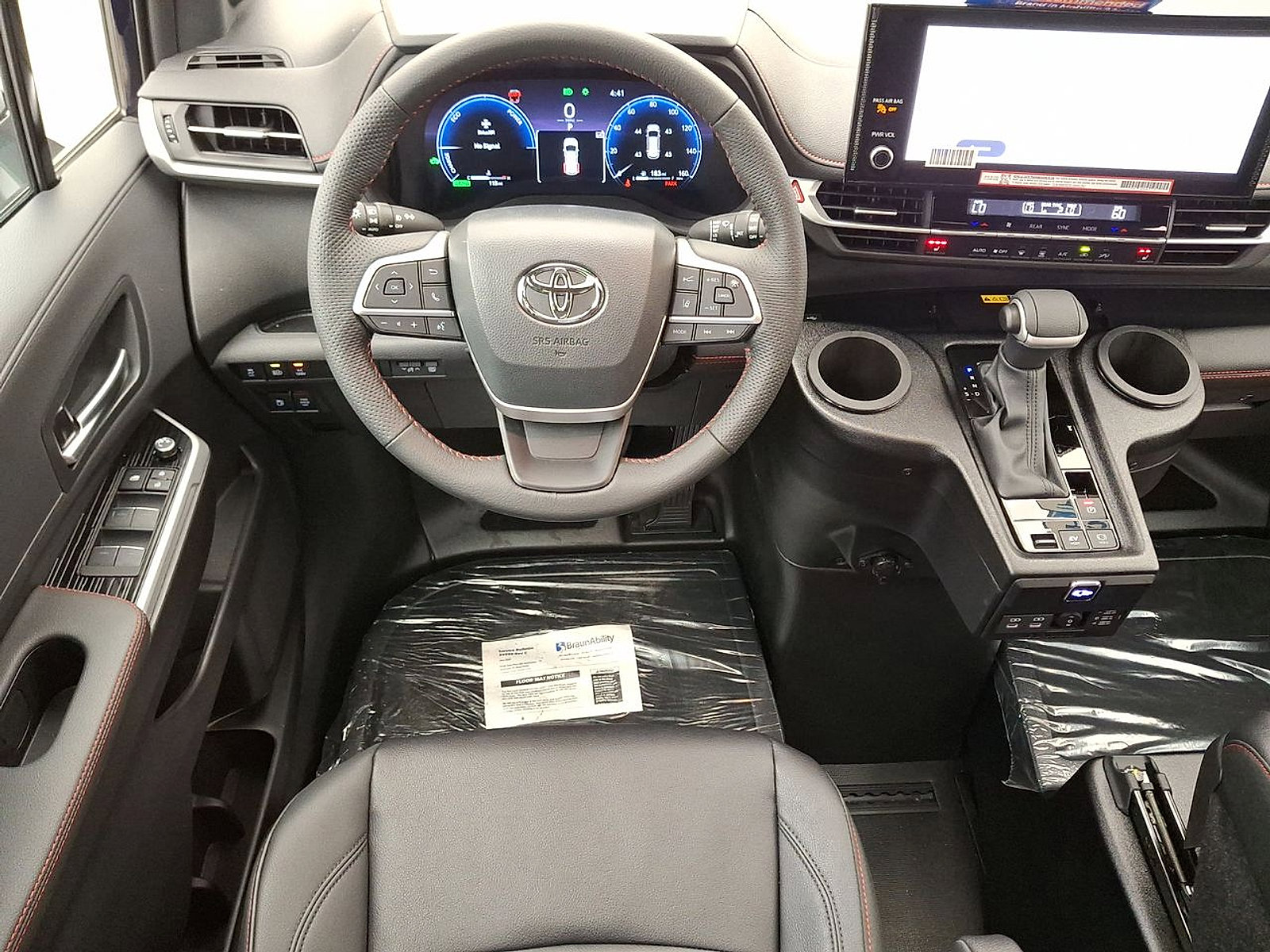 Used 2025 Toyota Sienna XSE image 27