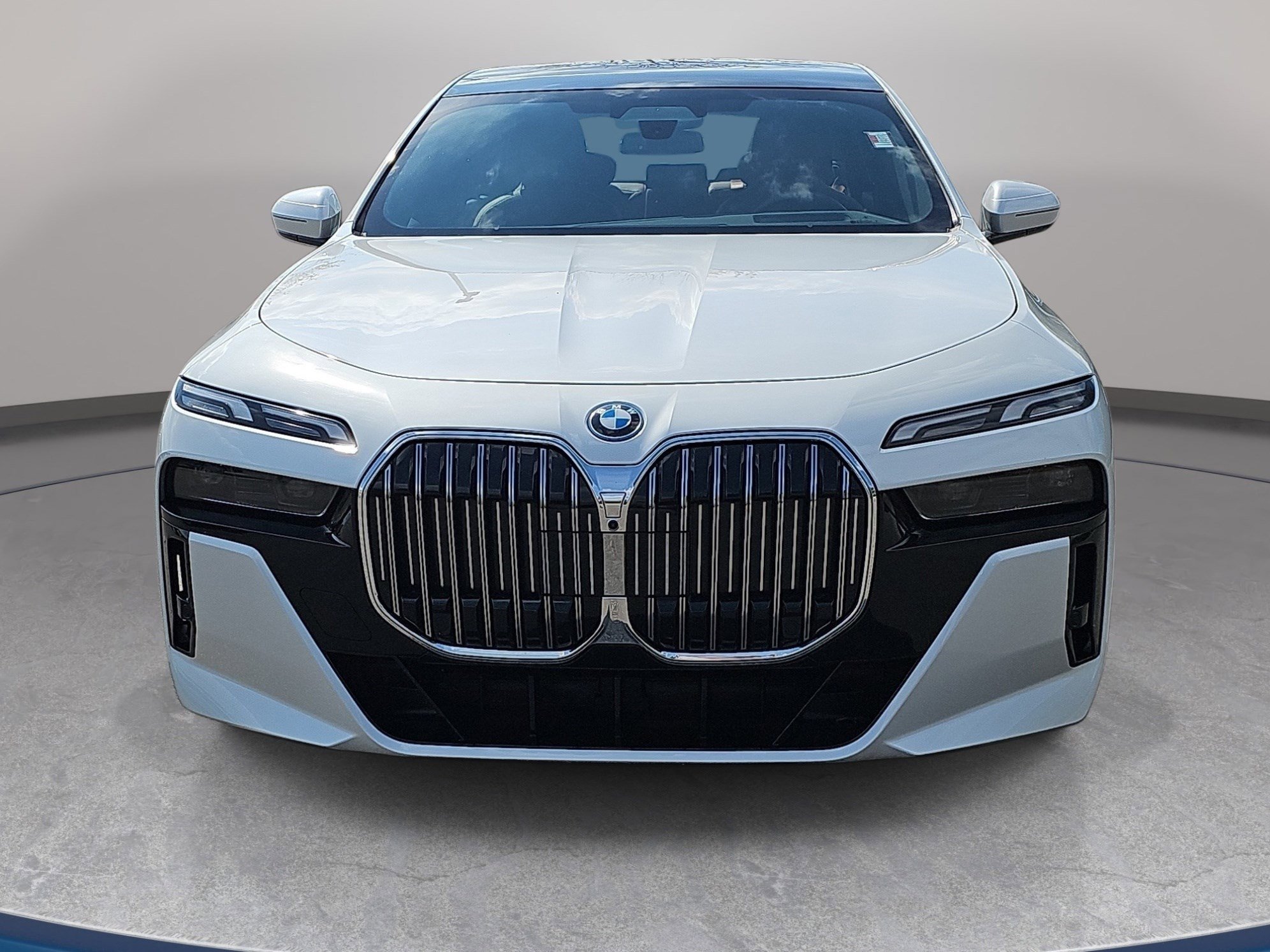Certified 2025 BMW 750e xDrive image 2