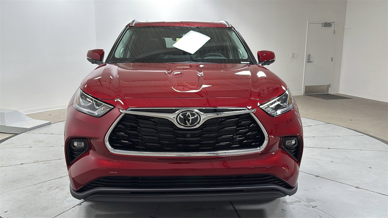 New 2026 Toyota Highlander Limited image 2