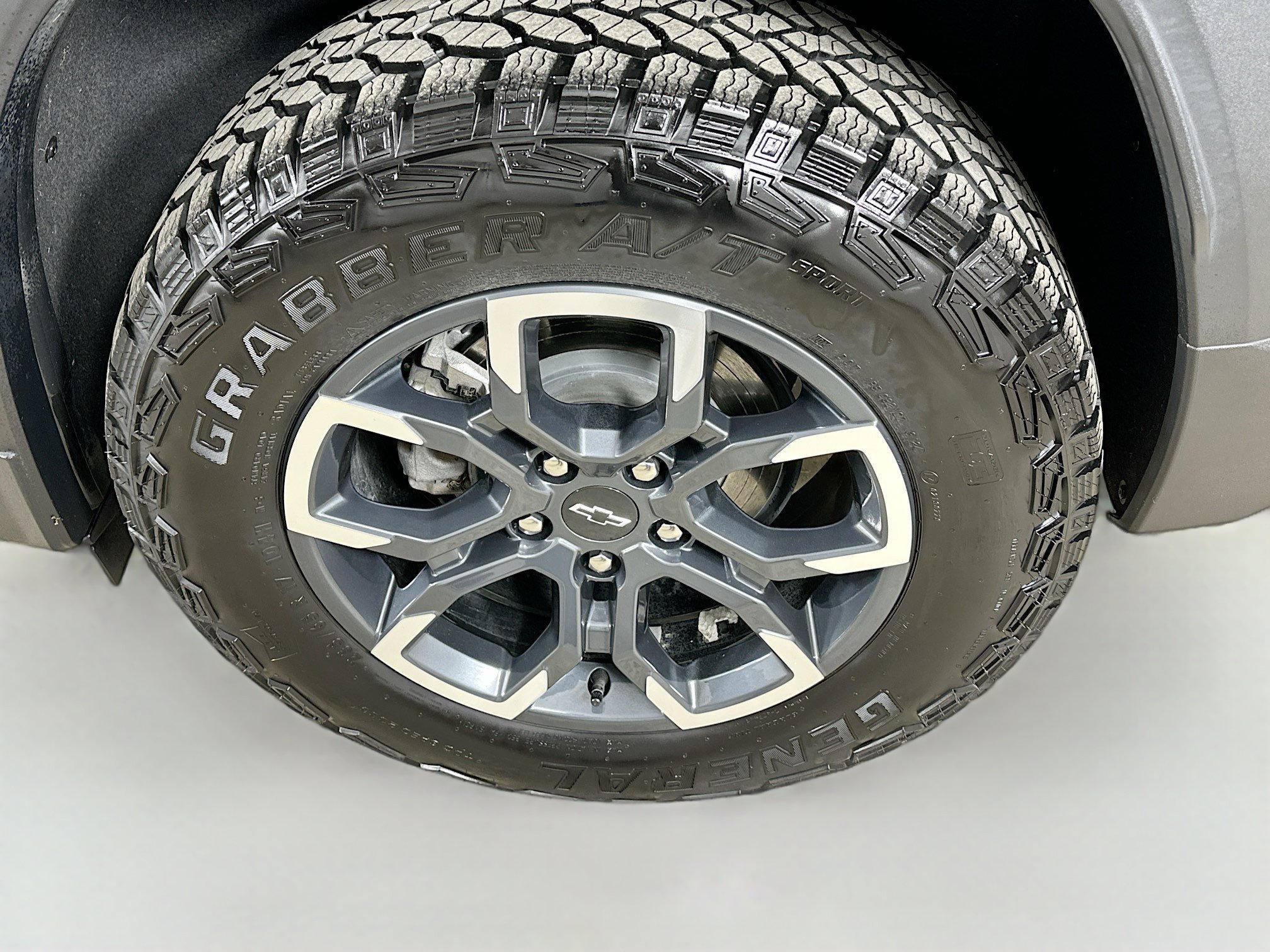 Certified 2025 Chevrolet Equinox ACTIV w/ Safety and Technology Package AWD/4WD image 37