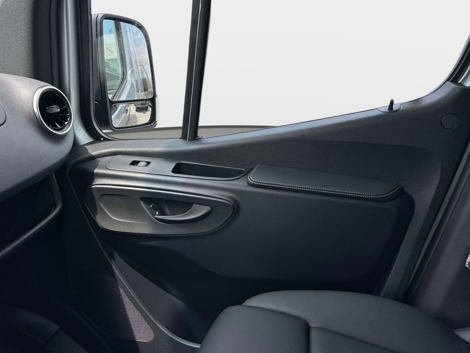 New 2025 Mercedes-Benz Sprinter 2500 image 18