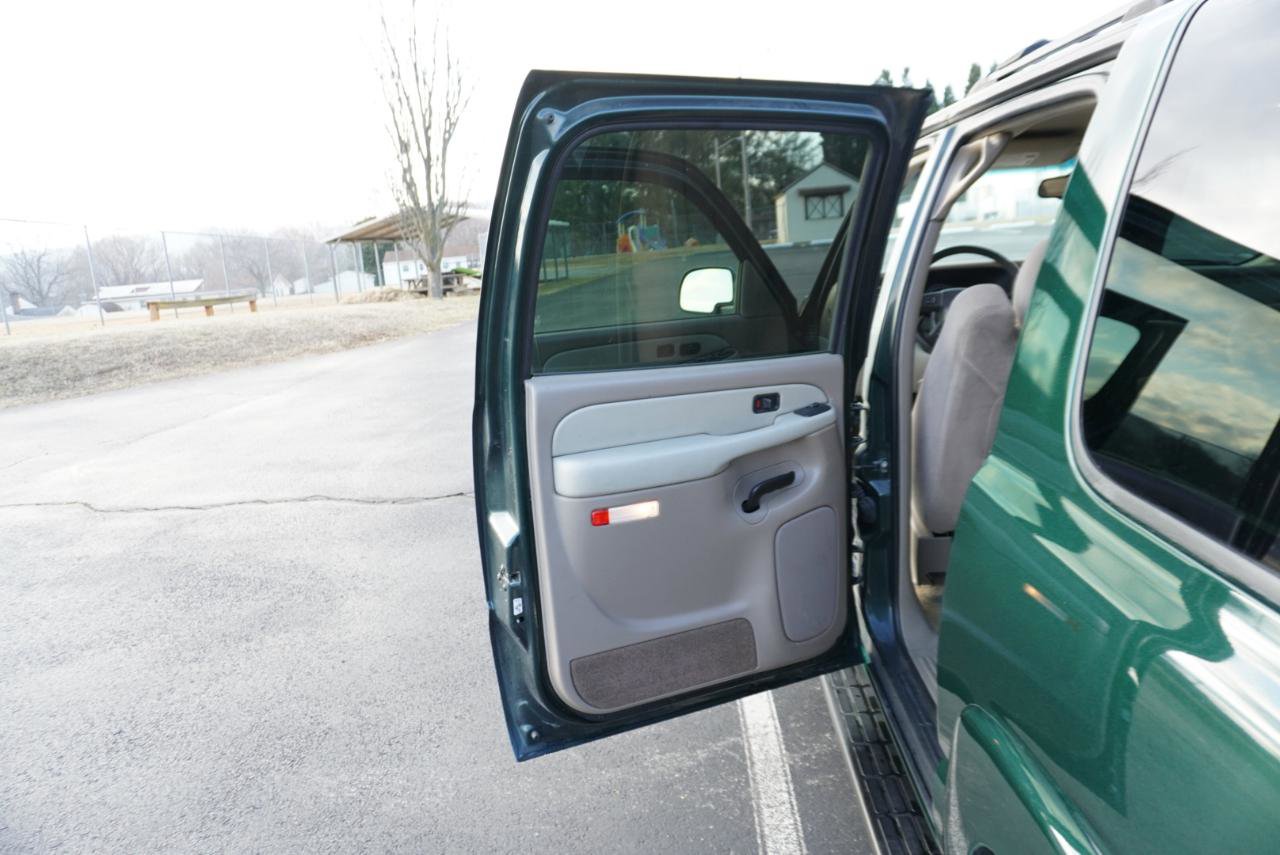 Used 2003 Chevrolet Suburban LS w/ LS Preferred Equipment Group image 21