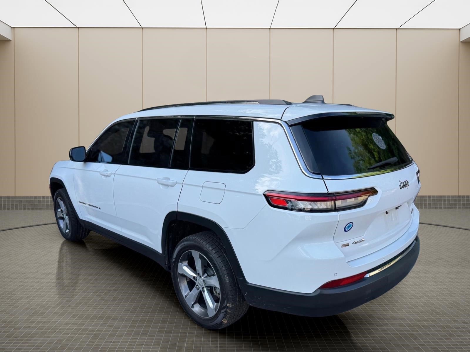 Used 2021 Jeep Grand Cherokee L Limited AWD/4WD image 10