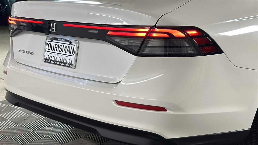 Used 2023 Honda Accord EX image 9