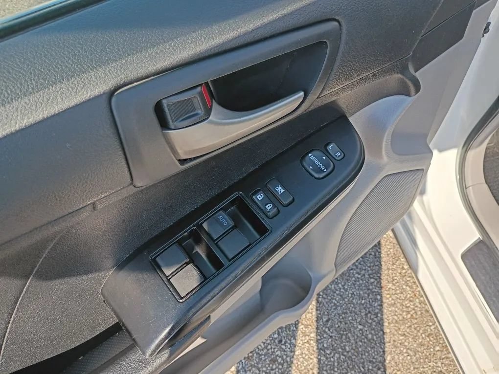 Used 2012 Toyota Camry LE FWD image 10