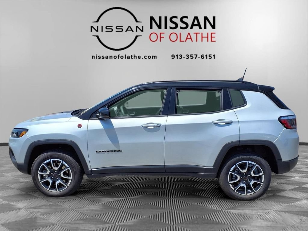 Used 2025 Jeep Compass Trailhawk AWD/4WD image 26