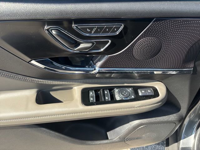 Used 2023 Lincoln Corsair Reserve AWD/4WD image 18