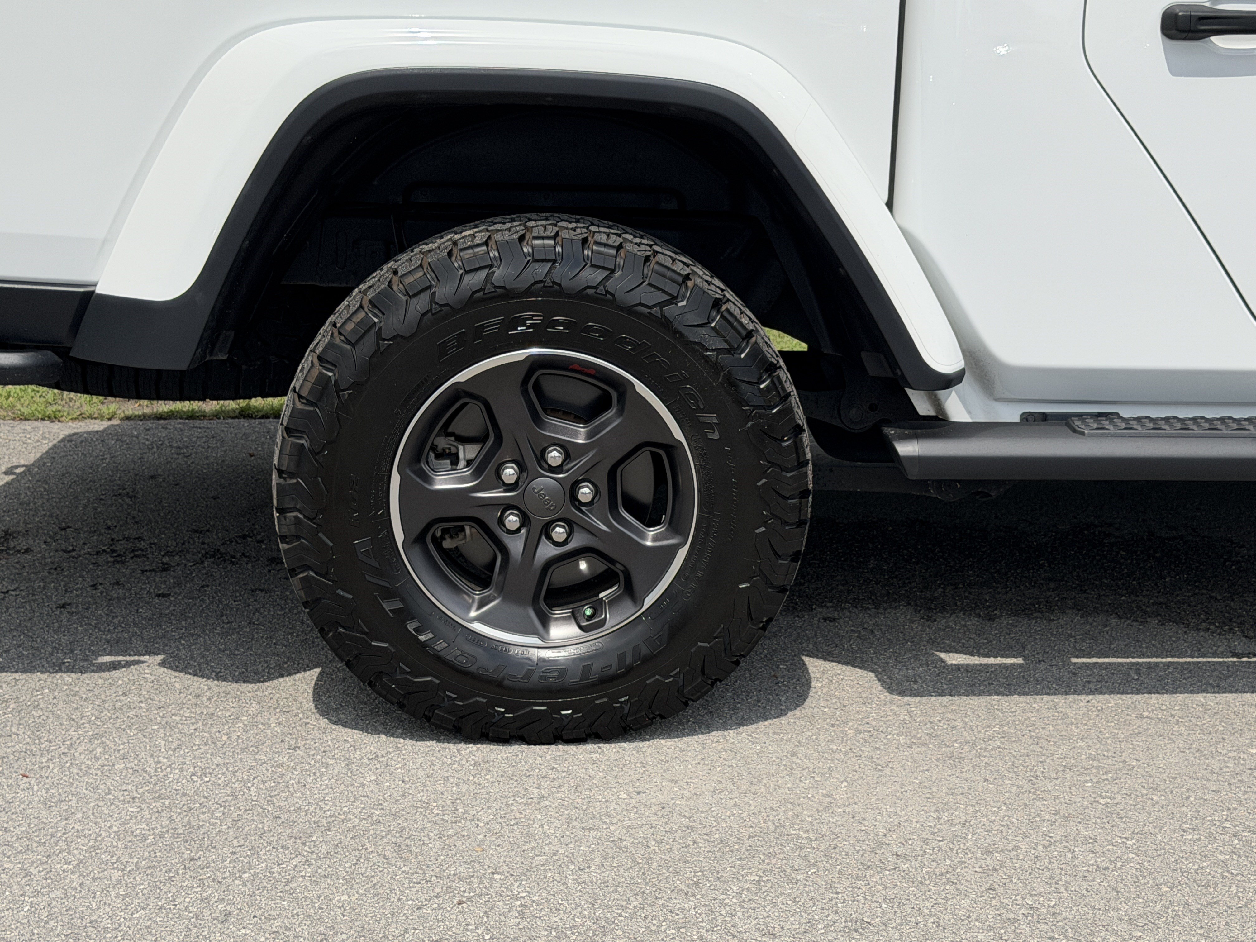 Used 2021 Jeep Gladiator Rubicon AWD/4WD image 9