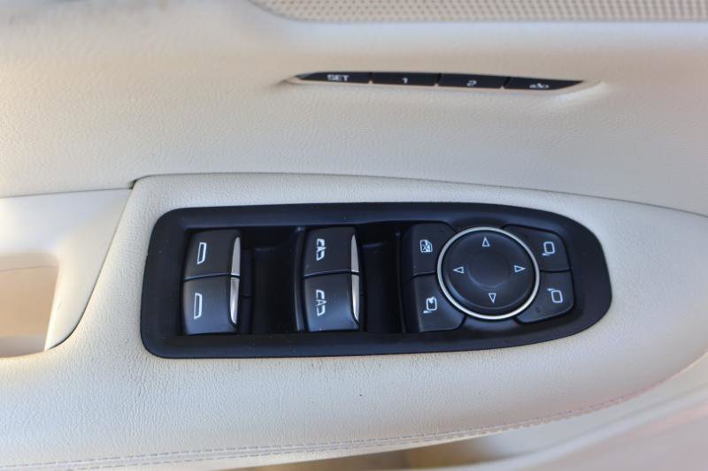 Used 2017 Cadillac XT5 Luxury w/ Driver Awareness Package FWD image 17