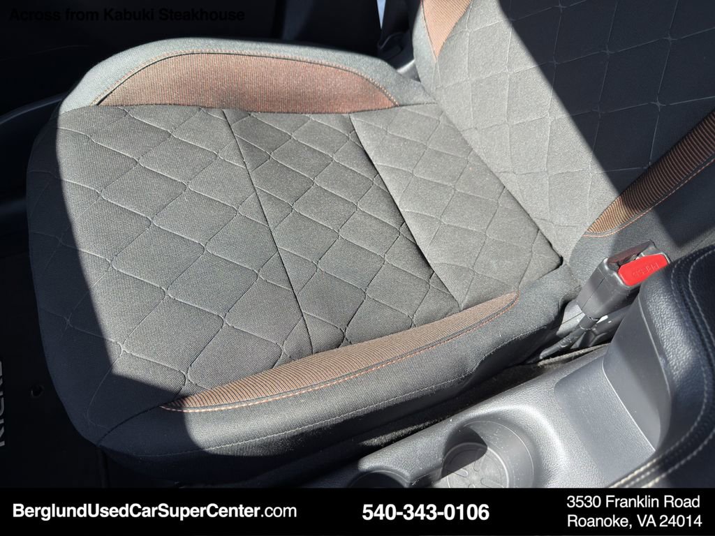 Used 2020 Nissan Kicks SR w/ Exterior Package image 30