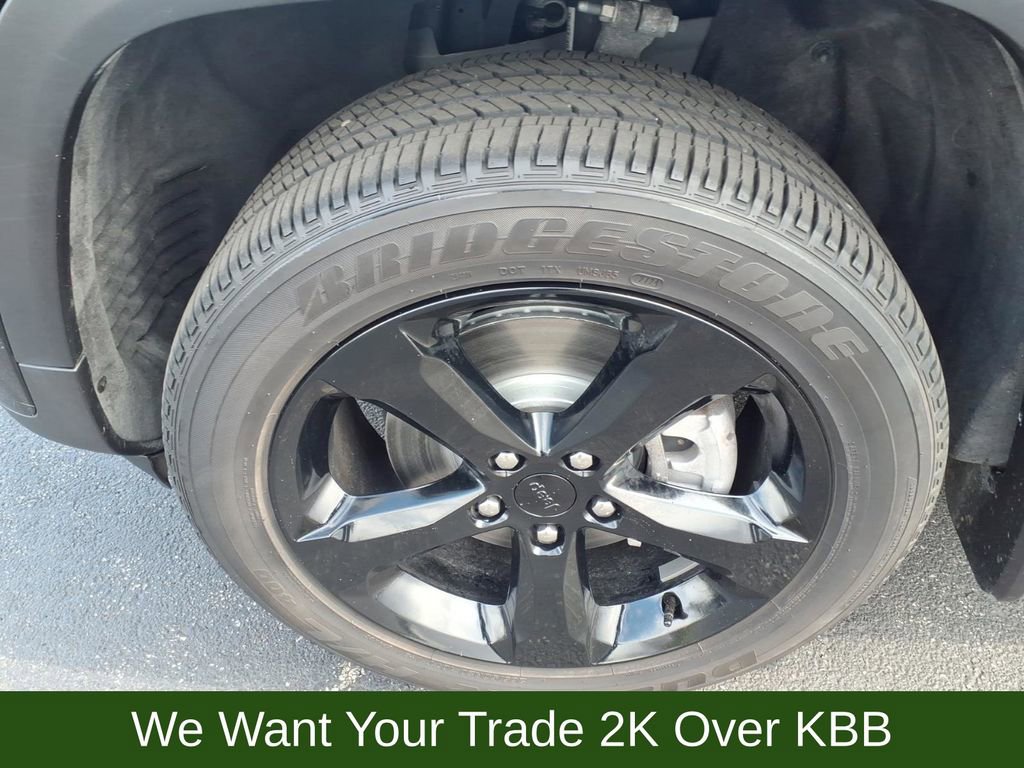 Used 2024 Jeep Grand Cherokee L Altitude image 25