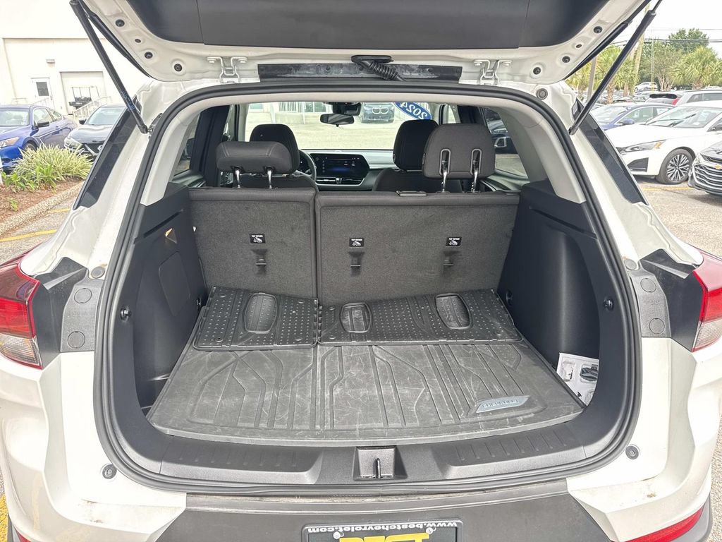 Used 2024 Chevrolet TrailBlazer LT w/ Driver Confidence Package FWD image 9