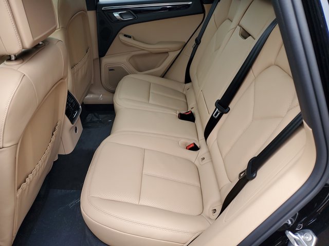 Used 2025 Porsche Macan image 19