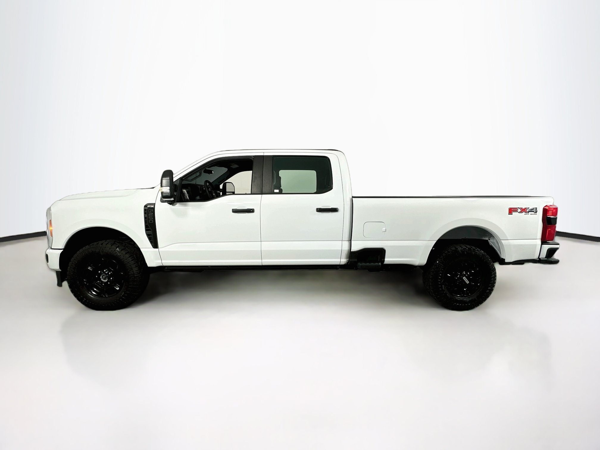 Used 2023 Ford F250 XL w/ STX Appearance Package AWD/4WD image 8