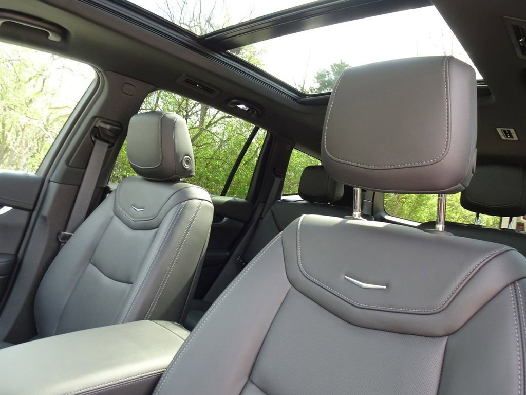 Certified 2025 Cadillac XT6 Premium Luxury image 11