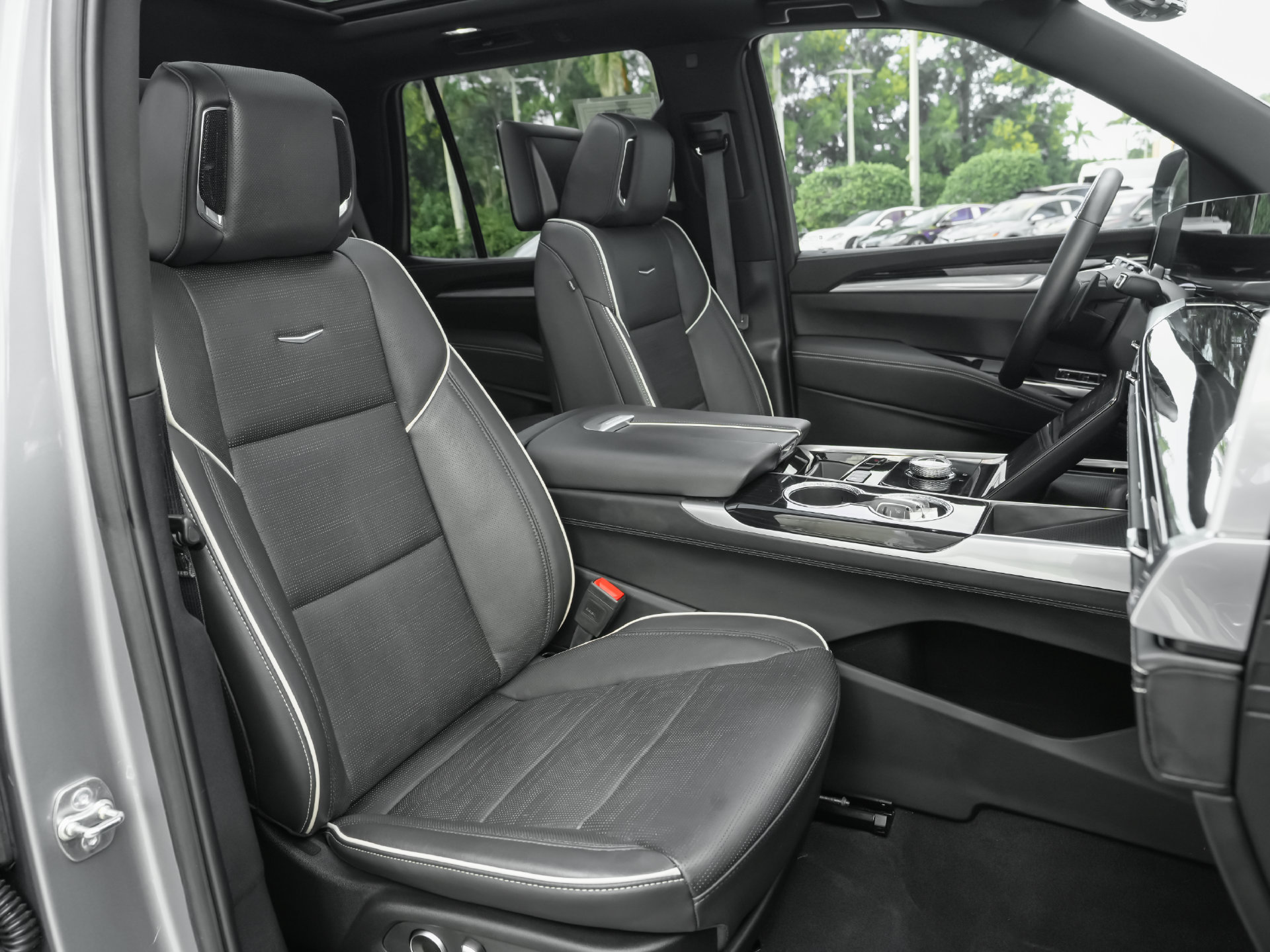 Used 2025 Cadillac Escalade Sport w/ LPO, ONYX Package AWD/4WD image 11