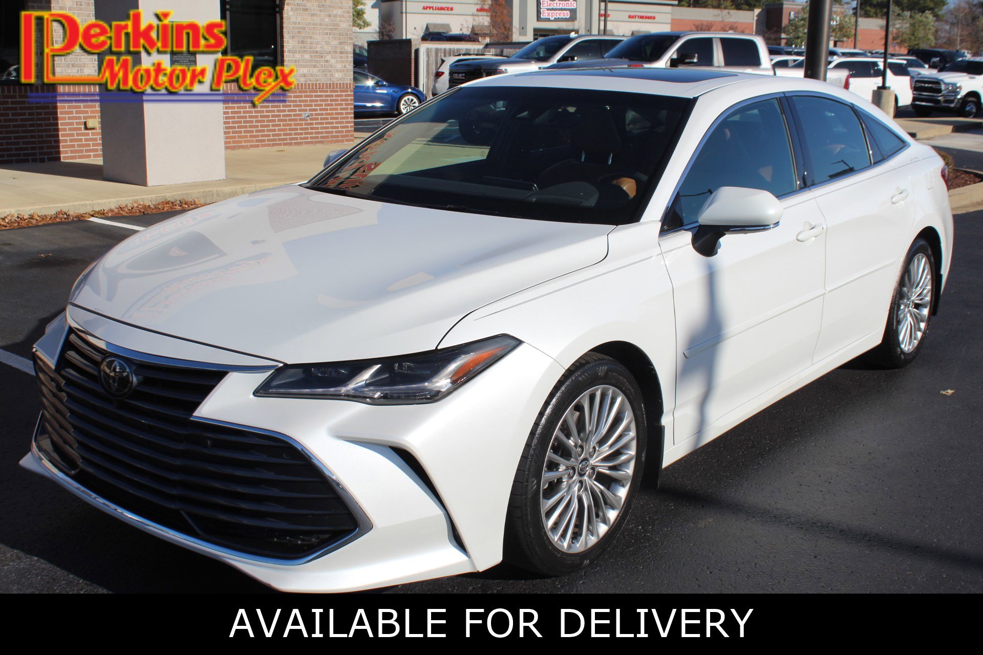 Used 2020 Toyota Avalon Limited image 1