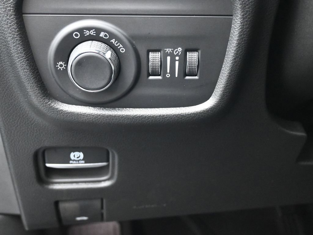 New 2025 Jeep Grand Cherokee L Altitude RWD image 21