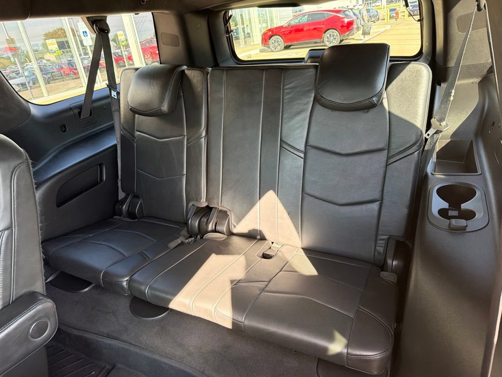 Used 2019 Cadillac Escalade ESV Platinum w/ Escalade Sport Edition AWD/4WD image 16
