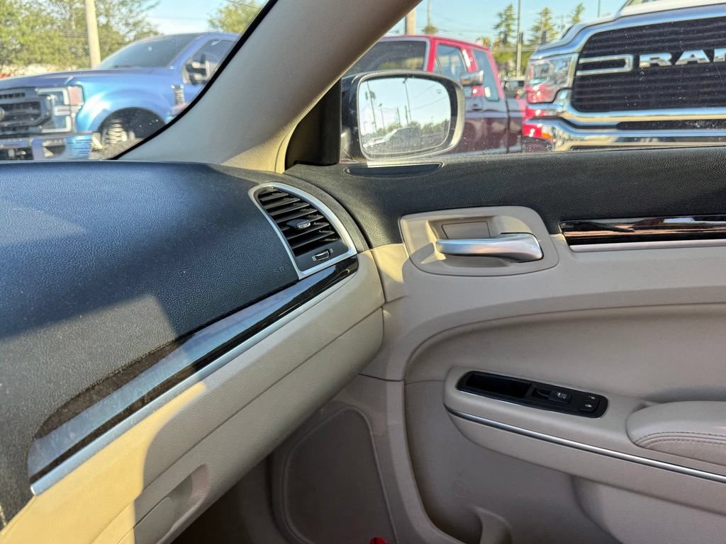 Used 2014 Chrysler 300 w/ Driver Convenience Group RWD image 21