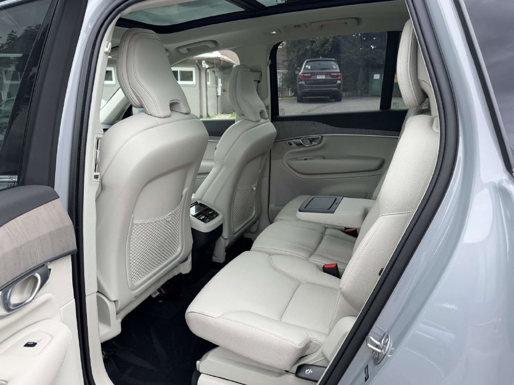 Used 2024 Volvo XC90 B6 Plus AWD/4WD image 15