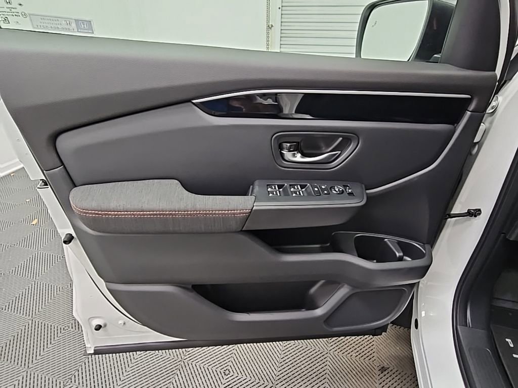 New 2025 Honda Pilot Sport image 26
